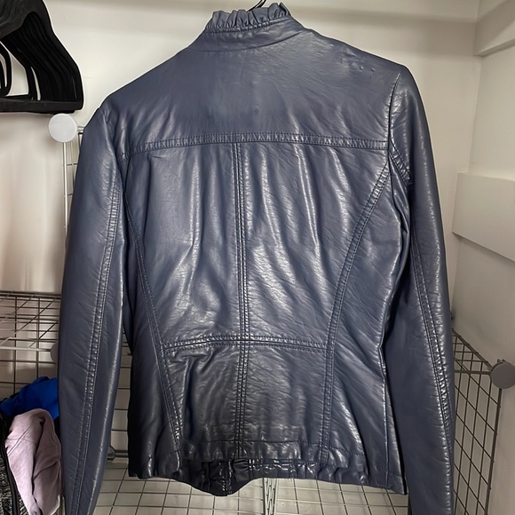 Esprit faux leather jacket - zipper and snap closure at the top. - size 6 US - Picture 4 of 5